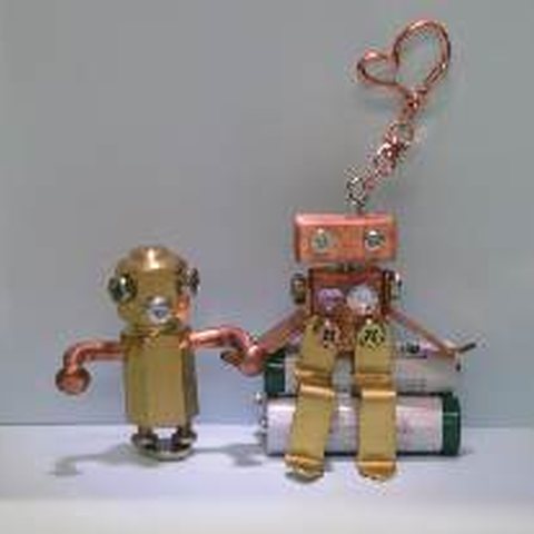 金属パーツで作ったロボット
